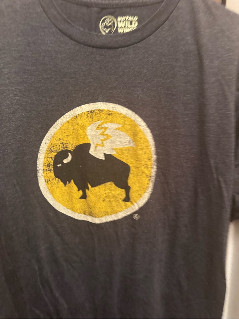 Men’s Large Black Buffalo Wild Wings Logo Tee - Black & Yellow